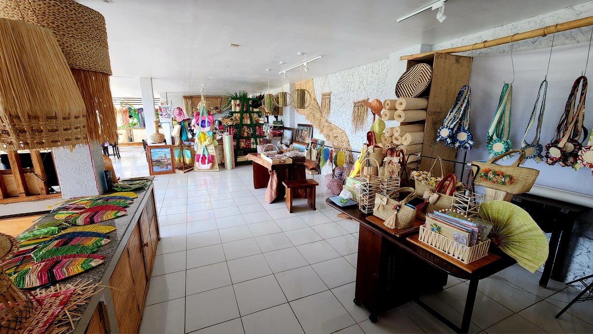Saguran used in different items at the Tubigon Raffia Gallery.